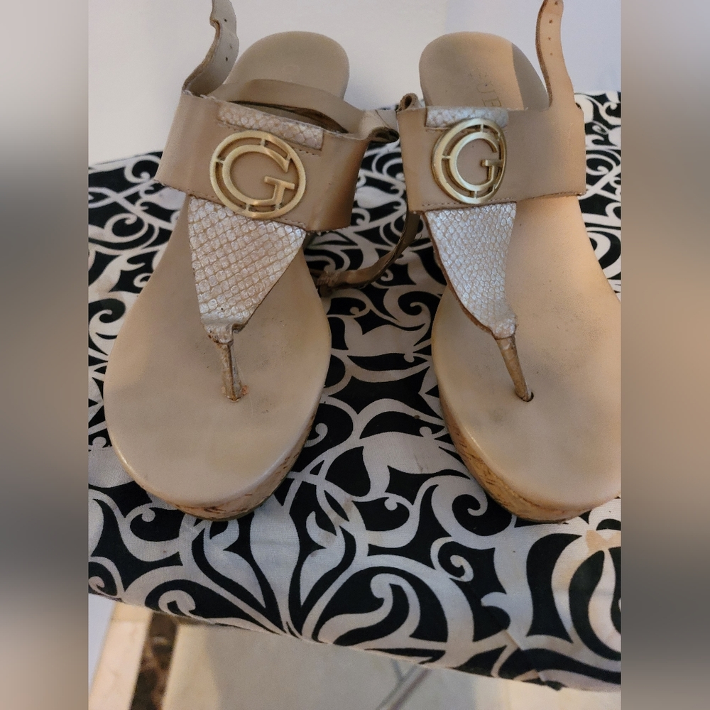 Guess platfotm sandal